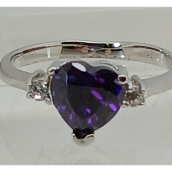 Vintage Ring Size 6 Silver Tone White Gold Plated Purple Sim Diamond CZ Heart - Picture 1 of 9